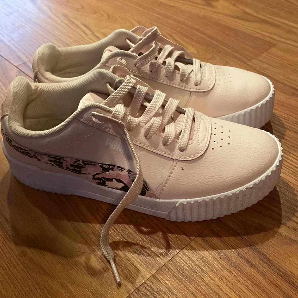 Gently used light pink kids Pumas - Picture 2 of 4